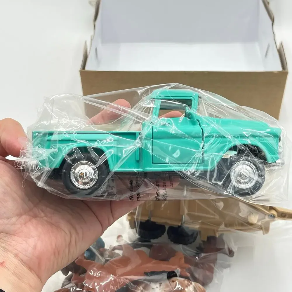 New Ray Country Life 1/32 Diecast 1955 Chevy 3100 Stepside Truck & Horse Trailer